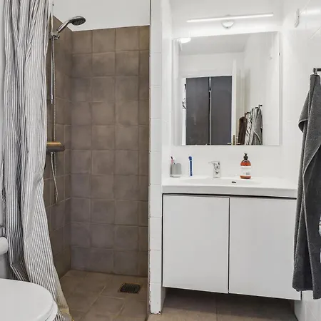 - Taet Pa Botanisk Have & - 1br *